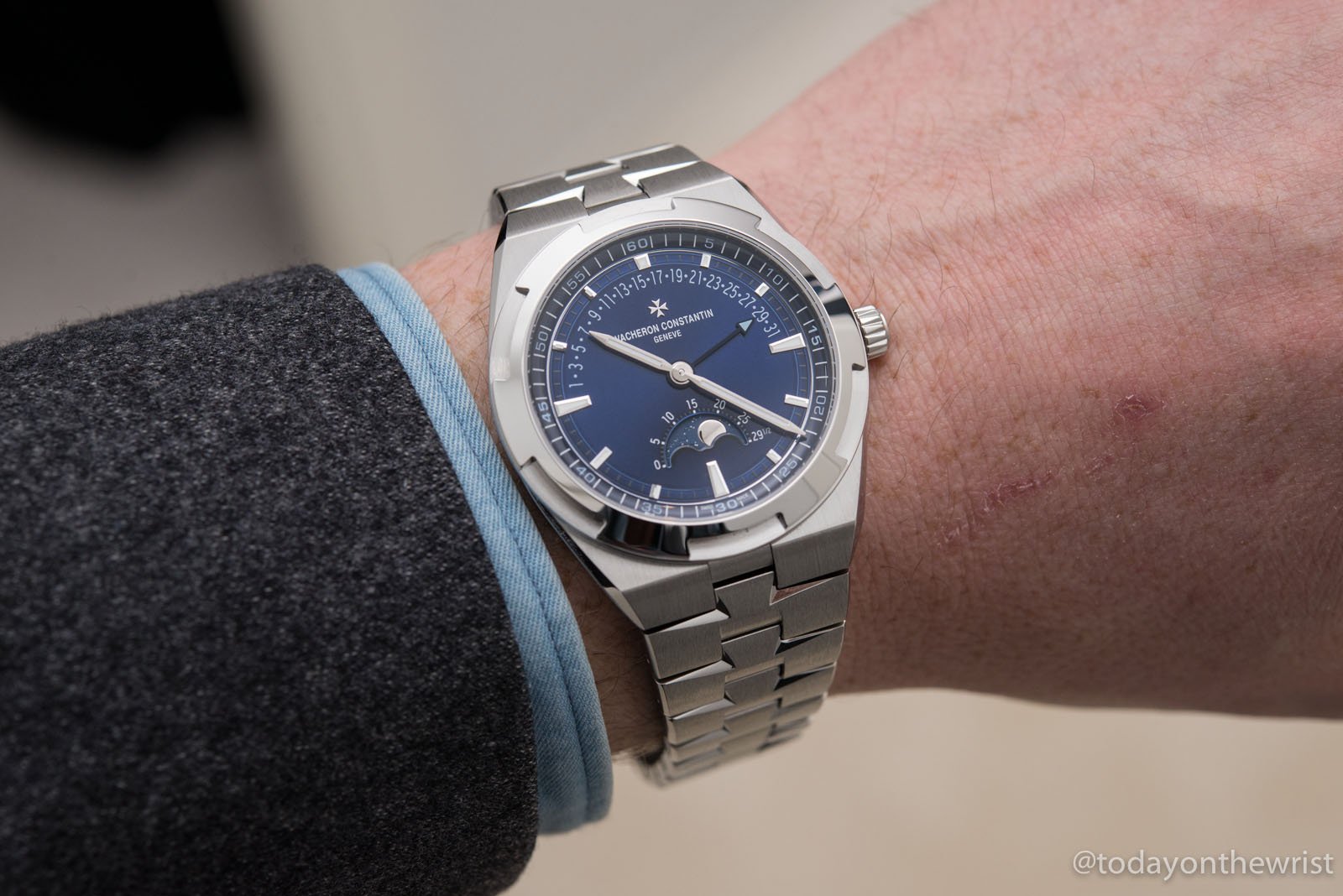 The new Vacheron Constantin Overseas Moon Phase Retrograde Date