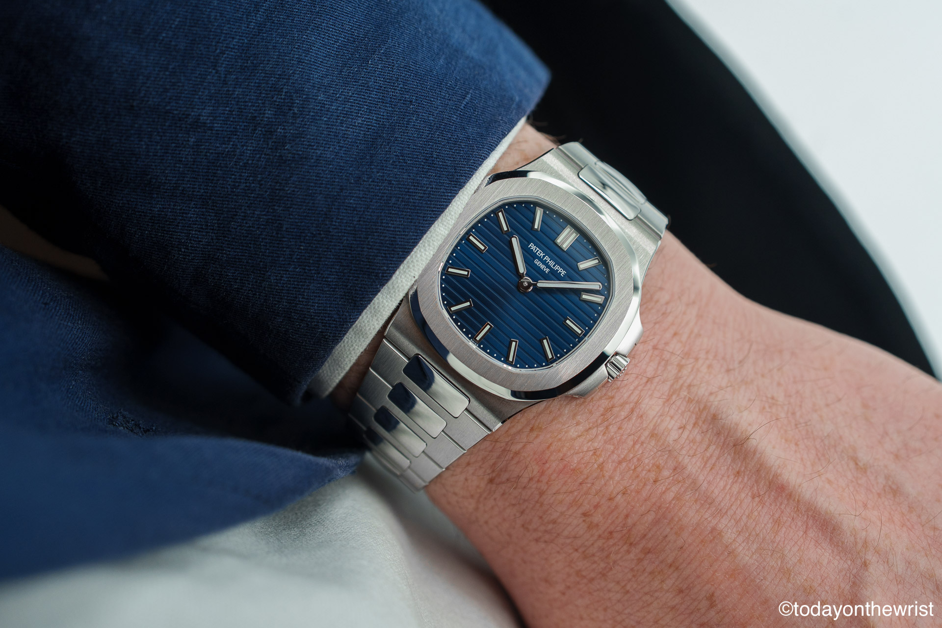 Blue sunburst embossed time only dial of mid size platinum Patek Philippe Nautilus 5610 1P