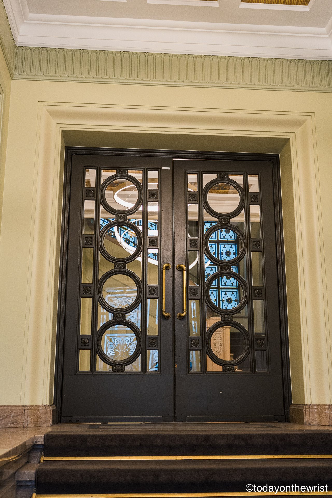 Visiting Gerald Charles Atelier in Geneva - entrance